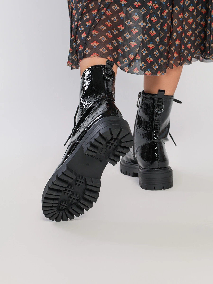 Ботинки лакированные черного цвета со шнуровкой и молнией